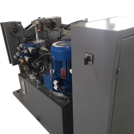 Верстат для редукування і формування