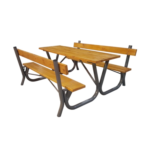 Садовий стіл з лавками